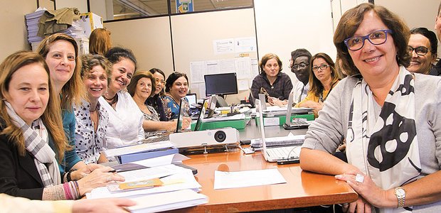 Regina Scarpa (à dir.) e os selecionadores responsáveis pela escolha dos vencedores. Foto: Manuela Novais e Victor Malta