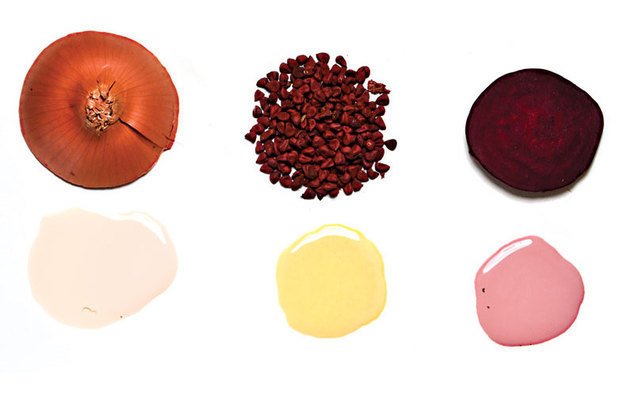 Cores à base de água Para obter rosa, amarelo e creme, use beterraba, urucum e cebola. Ricardo Toscani
