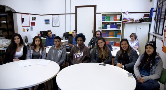 Reunião com alunos e professores na sala de leitura Foto: Bruno Mazzoco