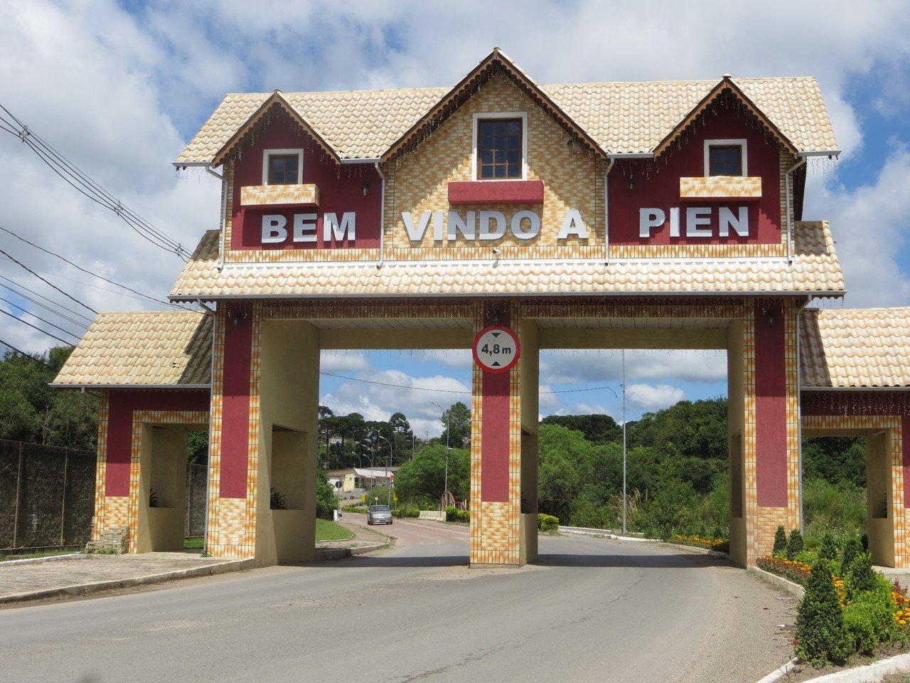Portal de entrada na cidade de Piên, no Paraná