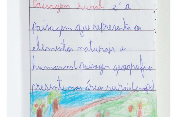 Tipos de paisagem A turma observou, descreveu e analisou as diversas paisagens do município de Uberlândia e de seu entorno. Criativo, o aluno Eduardo Paolazzi produziu um dicionário de bolso, com desenhos feitos por ele mesmo. Roberto Chacur