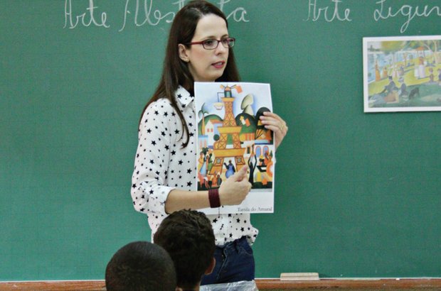 7:00. Na primeira aula, arte abstrata para o 6º ano. André Menezes