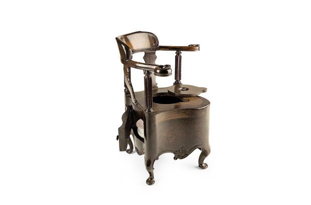 A cadeira higiênica ficava fora do palácio por exigência dos órgãos de saúde pública. Acervo do Museu Imperial-Ibram/Minc