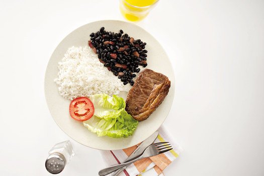Analise com a turma o que as pessoas comiam em diferentes épocas e mostre que comida pode ser documento histórico. Foto: Alex Silva