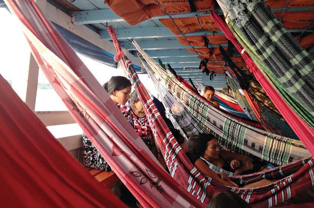 Transporte em redes dentro do barco