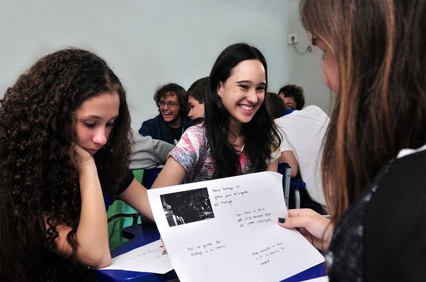 Divididos em grupos, os alunos discutiram sobre o filme visto e produziram resenhas. Valter Pontes