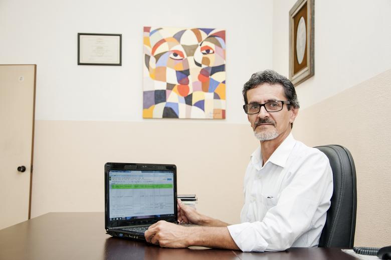 Diretor utiliza internet para digitalizar dados