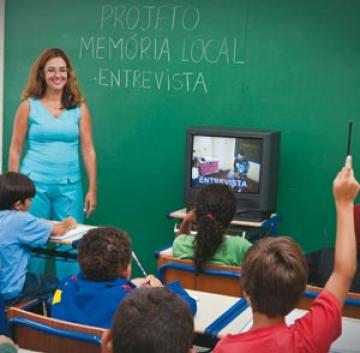 NE 230 Seminário, entrevista, debate