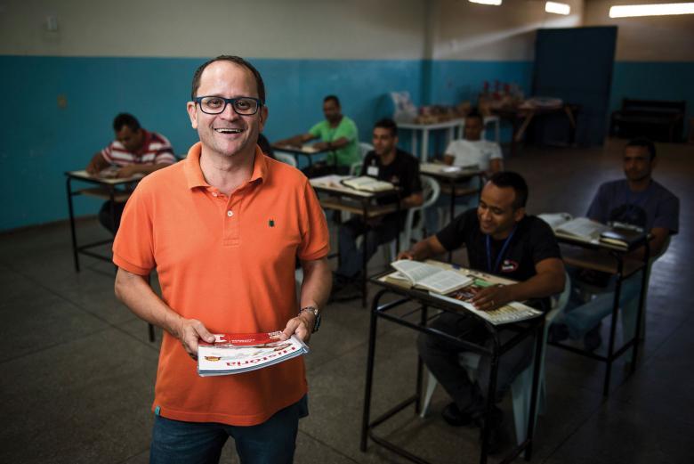 Ele usou a Bíblia para ensinar História