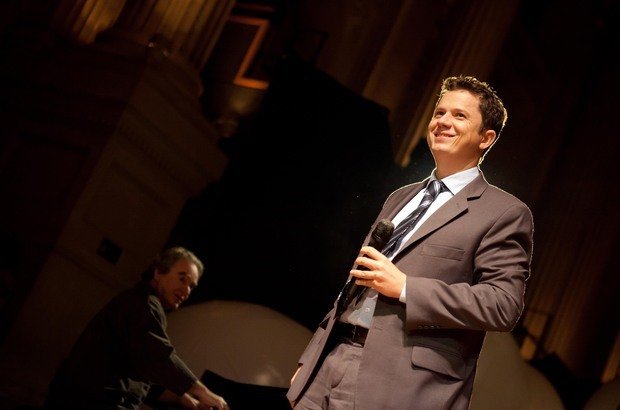 Alessandro de Oliveira Branco O Educador Nota 10 e professor de Música subiu ao palco da Sala São Paulo e cantou 'As Rosas Não Falam', de Cartola, acompanhado pelo maestro Benjamim Taubkin