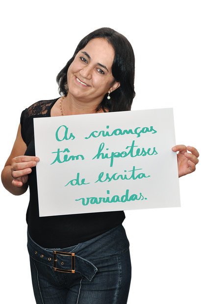 Maria Cristina entendeu que a escrita dos alunos dá indícios sobre como intervir. Sonia Vicentin. Ilustração Elisa Carareto