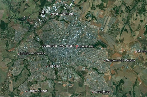 A turma continuou a pesquisa até chegar ao endereço da escola, em Uberlândia. Google Earth