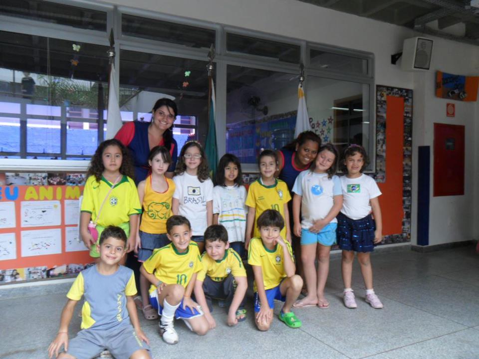 #orgulho de ser professor A professora Hildelane Ramos com seus alunos