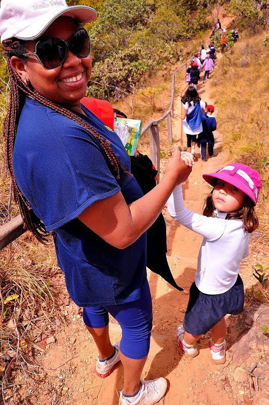 #orgulho de ser professor A professora Hildelane Ramos em uma saída a campo com os alunos em Brasília
