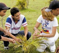 Método científico: alunos de Rosenilda usaram bactérias para salvar a vegetação que estava secando. Foto: Eduardo Queiroga