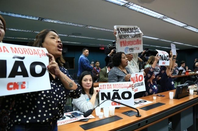 Escola Sem Partido fica para o ano que vem