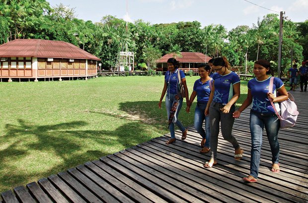 Escola com telhado de amianto