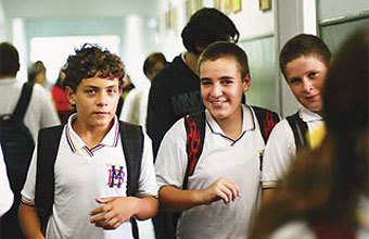 Alunos da escola Mário Borelli: atenção dos professores se reflete no entusiasmo pelo aprendizado Foto: Tatiana Cardeal