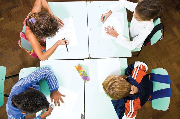 Os alunos tiveram de registrar as faces de um sólido mesmo não visualizando todas elas. Tamires Kopp