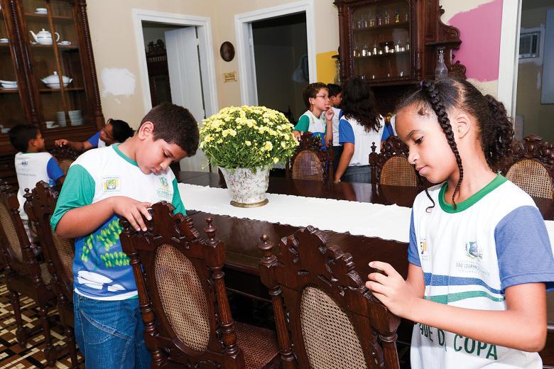 Alunos visitam casa grande de engenho