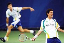 André Sá (direita) e Marcelo Melo contra a dupla tcheca durante os Jogos de Beijim 2008. Foto de Washington Alves / Divulgação COB
