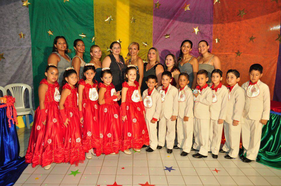 #orgulho de ser professor A professora Maze Cavalcante Cunha Araujo e os alunos da Escola Cantinho da Criança