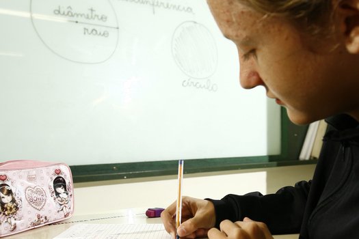 Diagnóstico inicial A professora trabalhou círculo, circunferência, raio, diâmetro e número ? (pi), essenciais para a compreensão do conceito de ângulo. Como ponto de partida fez uma avaliação diagnóstica para identificar o que a turma sabia sobre o assunto.