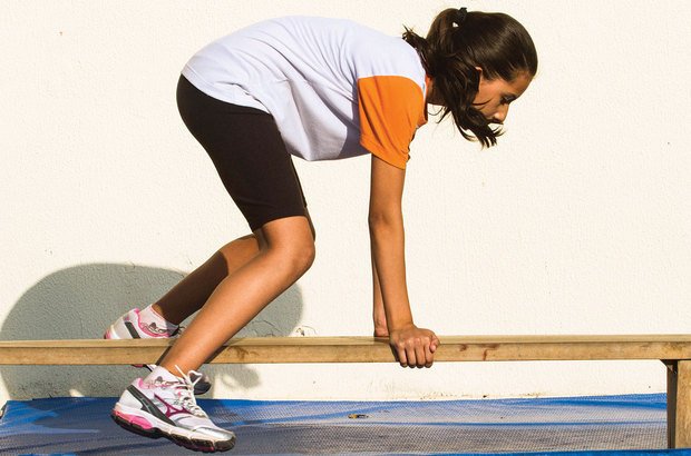 King-kong: o atleta salta de frente, utilizando as mãos para guiar o corpo. Joyce Cury