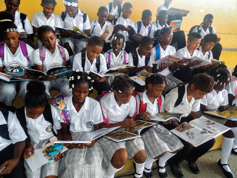 Adolescentes colombianas leem