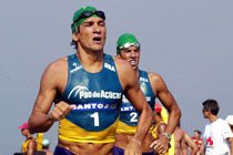 Leandro Macedo e Juraci Moreira participando do Mundialito de Fast Triathlon Masculino. Foto: Mauricio de Souza