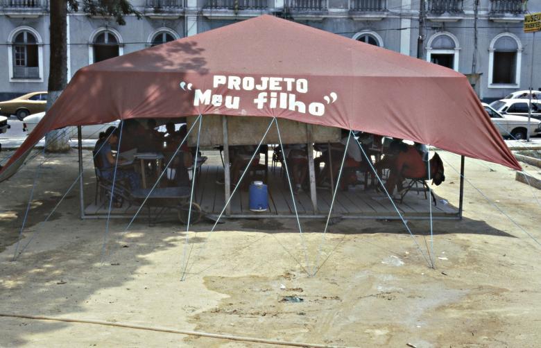 Tenda onde Adonilson Moraes da Rocha estudou quando era pequeno