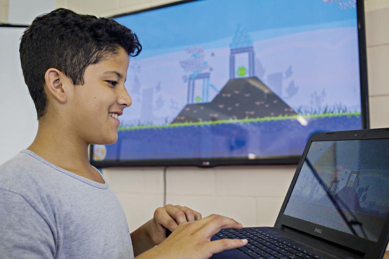 Crianças transformam jogos virtuais em reais