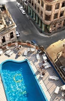 PARA CUBANO VER Na capital Havana, resorts e hotéis de luxo convivem com moradias em estado precário. Foto: Getty Images / Steen Larsen