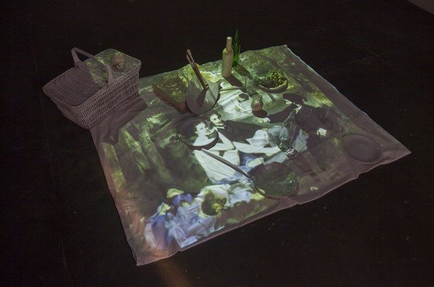 Arte tecnológica O piquenique Le Déjeuner sur l?Herbe de Ana Vieira | Crédito: Divulgação