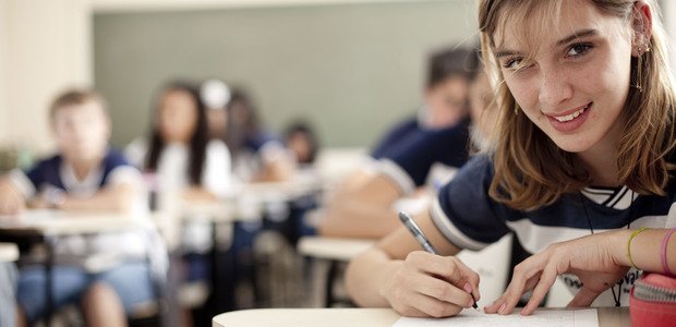 O que cada um aprendeu Para avaliar as aprendizagens, além da apresentação coletiva, da participação na aula expositiva e das fotos tiradas por cada aluno, Vera pediu que todos escrevessem um relato sobre o projeto, contando de que tinham gostado e o que tinham aprendido. Foto: Marina Piedade