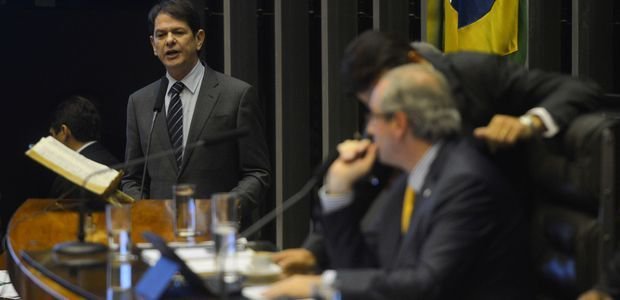 O ex-ministro da Educação Cid Gomes (Pros) durante depoimento dado à Câmara dos Deputados no dia 18 de março de 2014. Ao final da sessão, Gomes se demitiu do cargo. Crédito: Fabio Rodrigues Pozzebom/Agência Brasil