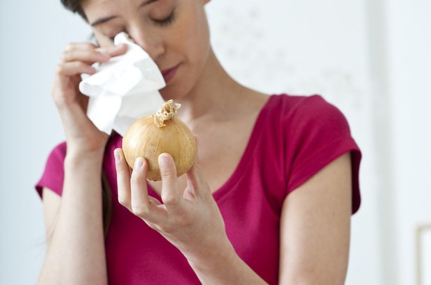 Química Shinsuke Imai: descrição do processo bioquímico pelo qual as cebolas fazem as pessoas chorar. CRÉDITO: Shutterstock