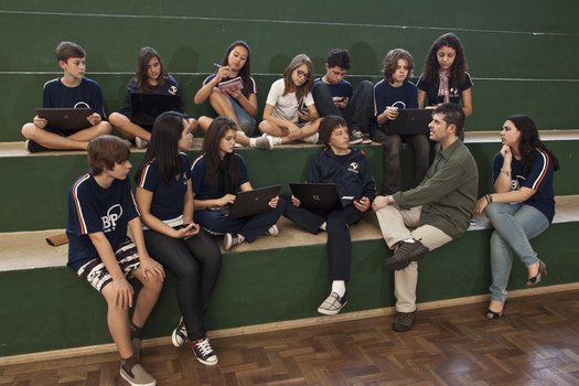 Reunião de pauta Todos apresentam suas sugestões para os temas a serem abordados nas reportagens e decidem em conjunto. As notícias abordam assuntos da cidade e também da realidade dos adolescentes. Foto: Tamires Koop