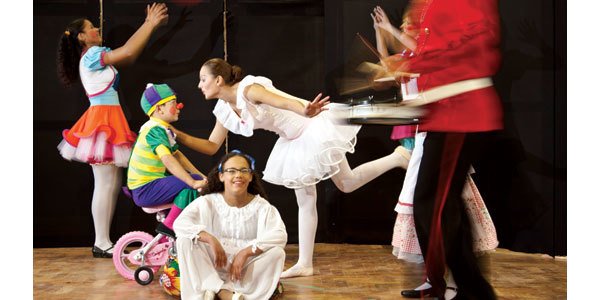 TEATRO INCLUSIVO Na EM Severino Travi, alunos ouvintes e surdos exibem-se em palcos de festivais e outras escolas. Foto: Tamires Kopp